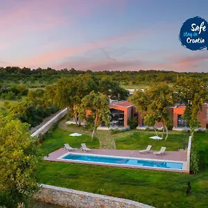  Villa Voliera, Papafigo